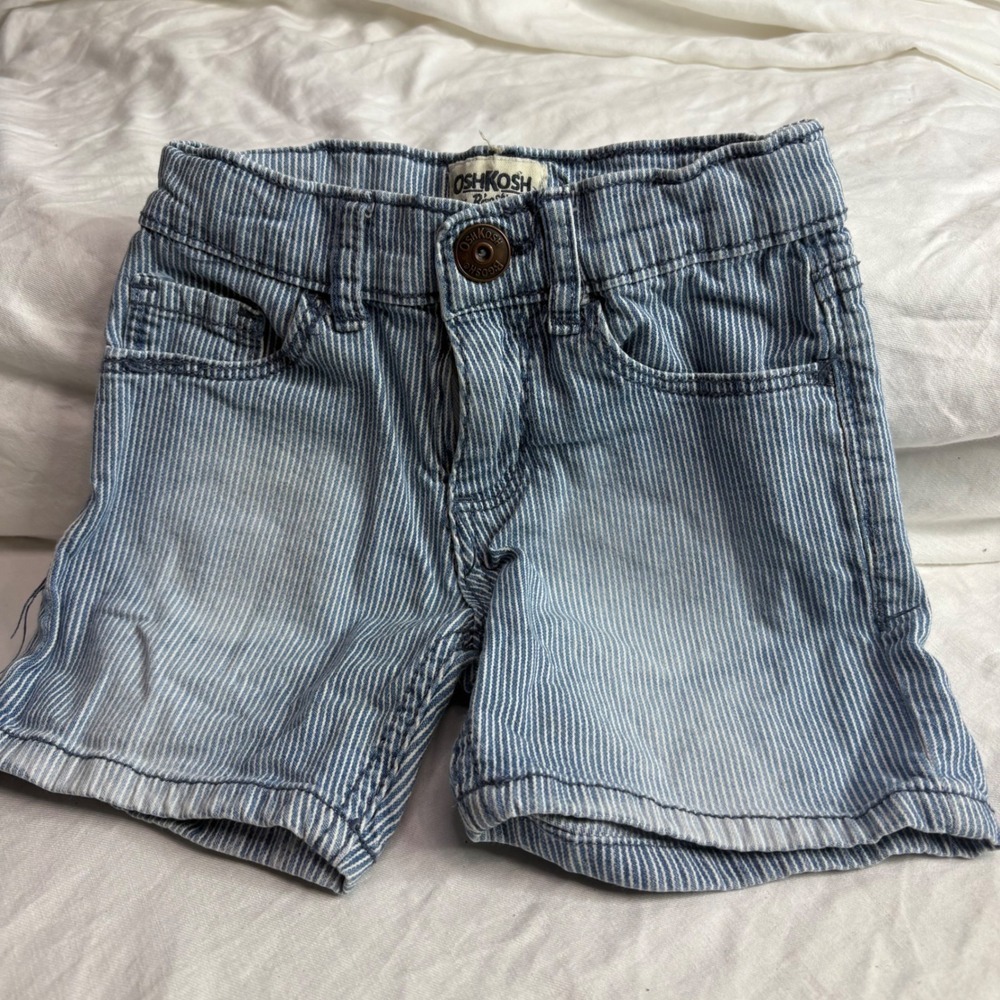OshKosh B'gosh blue and white striped shorts Size 2t